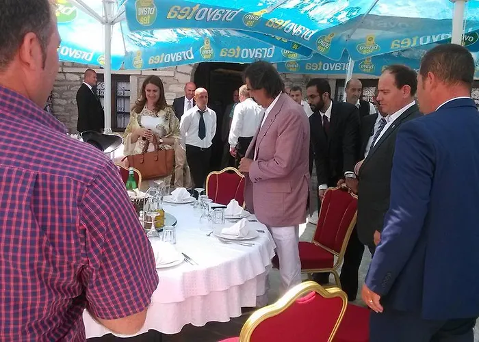 מלון Kodra Gjirokastër